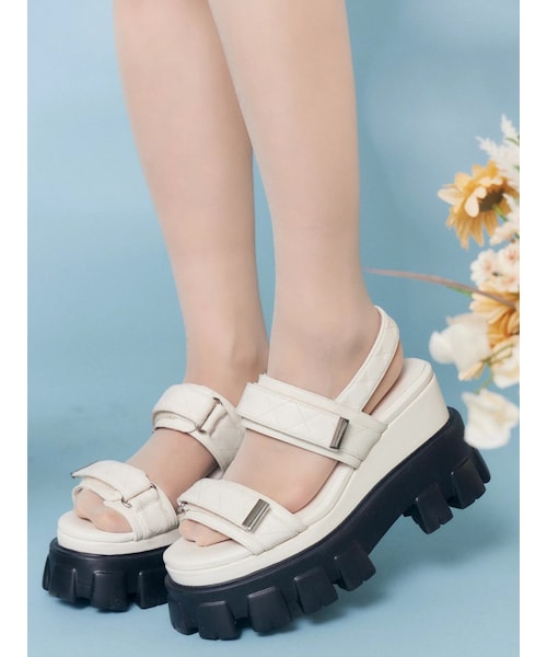 EATME（イートミー）の「キルティングベルトサンダル（サンダル・レディース・アイボリー/ブラック・S/M/L）」の3枚目の写真