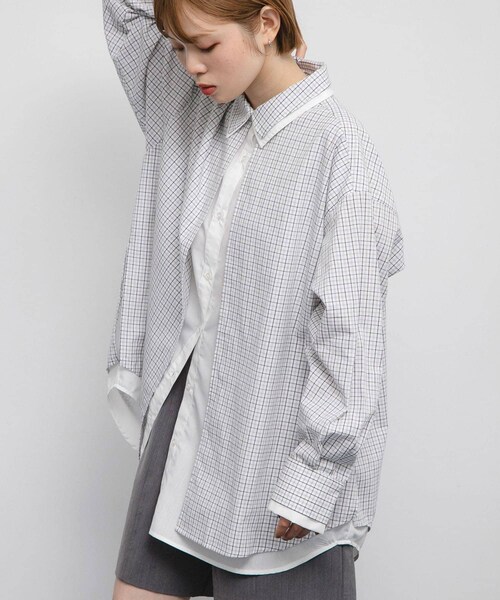 KBF（ケイビーエフ）の「チェックレイヤードBIGシャツ（シャツ/ブラウス・レディース・OFF×OFF/NAVY×BLUE/BROWN×BEG・one）」の4枚目の写真