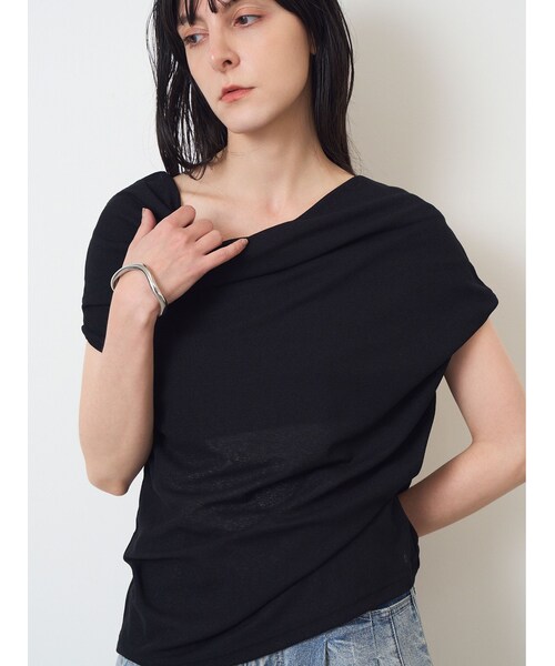 ELENDEEK(エレンディーク)の「OFF SHOULDER CS(Tシャツ/カットソー・レディース・アイボリー/ブラック/ライム・F)」の6枚目の写真
