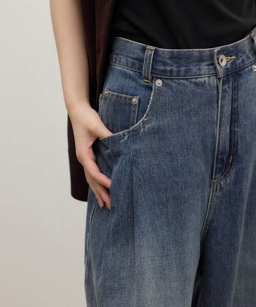 ADAM ET ROPE'(アダムエロペ)の「【WEB限定】ポケットタックセミワイドデニム(デニムパンツ・レディース・ネイビー/ブルー系・34/36/38)」の15枚目の写真
