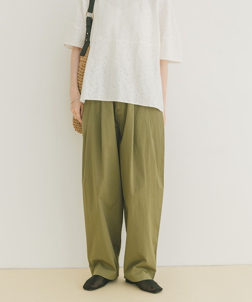 ITEMS URBANRESEARCH（アイテムズ アーバンリサーチ）の「ナイロンコクーンパンツ（その他パンツ・レディース・KHK/BEG/NVY・FREE）」の2枚目の写真