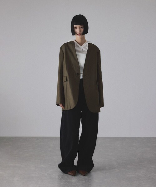 ADAM ET ROPE'（アダムエロペ）の「LIMONTAノーカラーダウンジャケット（ダウンジャケット/コート・レディース・ブラック/カーキ・F）」の4枚目の写真