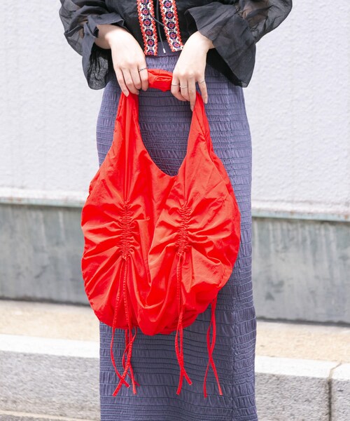 KBF（ケイビーエフ）の「ドロストデザインバルーンBAG（その他雑貨・レディース・KHAKI/RED/BLACK・one）」の3枚目の写真