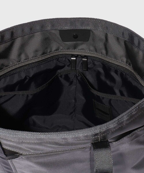 ADAM ET ROPE'（アダムエロペ）の「【MONOLITH/モノリス】TOTE STANDARD S（トートバッグ・メンズ・ブラック/ライトグレー・F）」の15枚目の写真