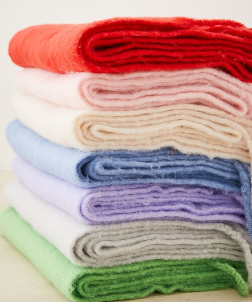 VIS（ビス）の「【リサイクルポリ】ふわふわ太フリンジマフラー（マフラー・レディース・ライトグレー/サックス/ライトグリーン/レッド/ピンク系/キナリ/ラベンダー/ターコイズ・F）」の16枚目の写真