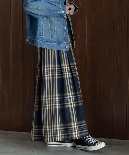 URBAN RESEARCH Sonny Label（アーバンリサーチサニーレーベル）の「タックチェックイージースカート（スカート・レディース・ブラック系/イエロー系/ブラウン系・36/38）」の9枚目の写真