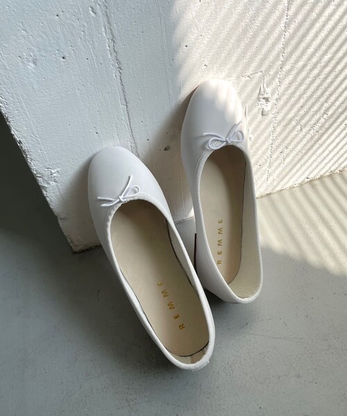 URBAN RESEARCH DOORS(アーバンリサーチドアーズ)の「別注バレエシューズ(バレエシューズ・レディース・IVORY/NAVY・36/37/38)」の4枚目の写真