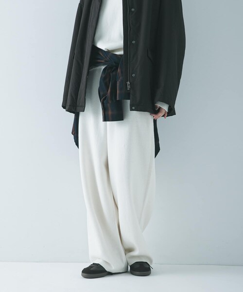 URBAN RESEARCH(アーバンリサーチ)の「コットンカシミヤルーズニットパンツ(その他パンツ・レディース・OFF WHITE/BLACK・36/38)」の4枚目の写真