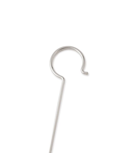 ADAM ET ROPE'（アダムエロペ）の「【公式サイト限定】【Rieuk(リューク)】 Pearl & Bar Long Hooks（ピアス（両耳用）・レディース・シルバー・F）」の3枚目の写真