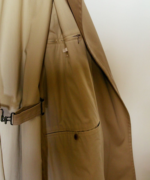 ADAM ET ROPE'（アダムエロペ）の「【blurhms】Gabardine Double Belt Trench Coat（トレンチコート・メンズ・ブラック/ベージュ・2/3）」の19枚目の写真