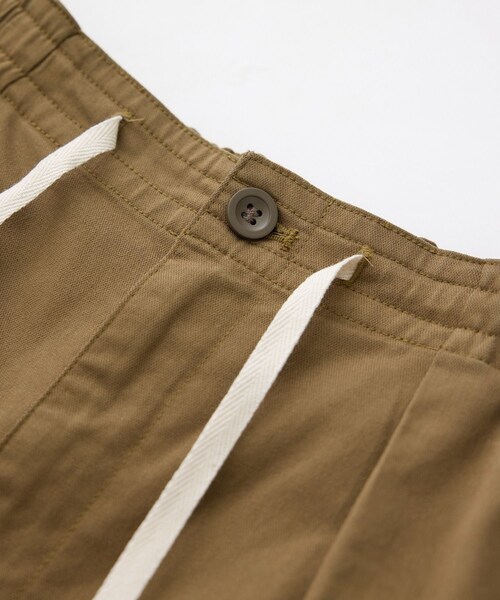 ADAM ET ROPE'（アダムエロペ）の「【WEB限定】ブロークンツイルミリタリータックカーゴパンツ（カーゴパンツ・レディース・オフホワイト/キャメル/カーキ・F）」の18枚目の写真