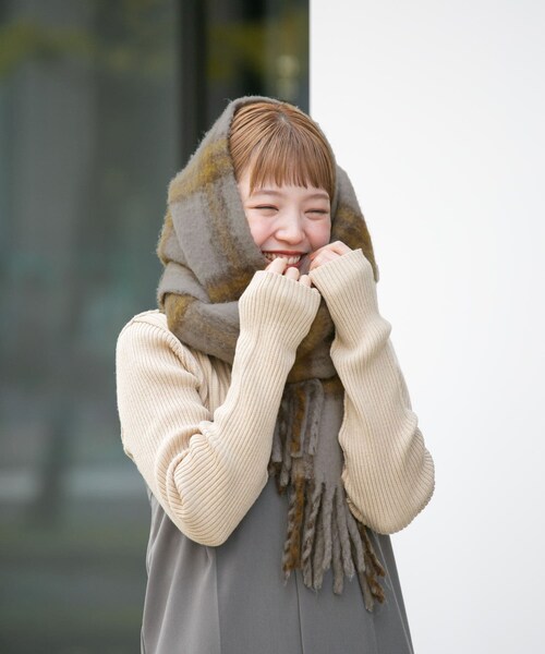 KBF（ケイビーエフ）の「BIGフリンジチェックストール（マフラー・レディース・GRAY×MTD/CAMEL×RED/IVORY×BRN・one）」の15枚目の写真