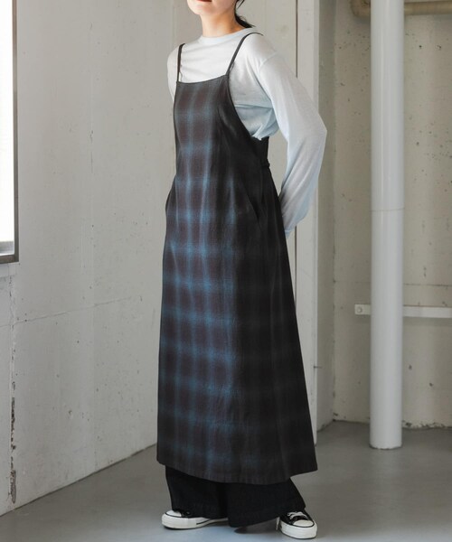 URBAN RESEARCH DOORS(アーバンリサーチドアーズ)の「FORK&SPOON オンブレチェックエプロンワンピース(ワンピース・レディース・BLU×BRN/BEG×KHK・1/2)」の8枚目の写真