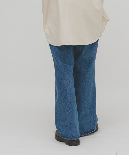 KBF（ケイビーエフ）の「シームポケットフレアデニム（デニムパンツ・レディース・L.BLUE/BLUE/L.BLUE刺繍/BLUE刺繍・36/38）」の7枚目の写真