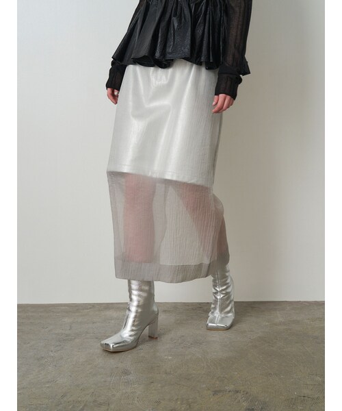 ELENDEEK(エレンディーク)の「SHEER LAYERED METALLIC SK(スカート・レディース・ライトグレー/ブラック/ベージュ・01/02)」の2枚目の写真