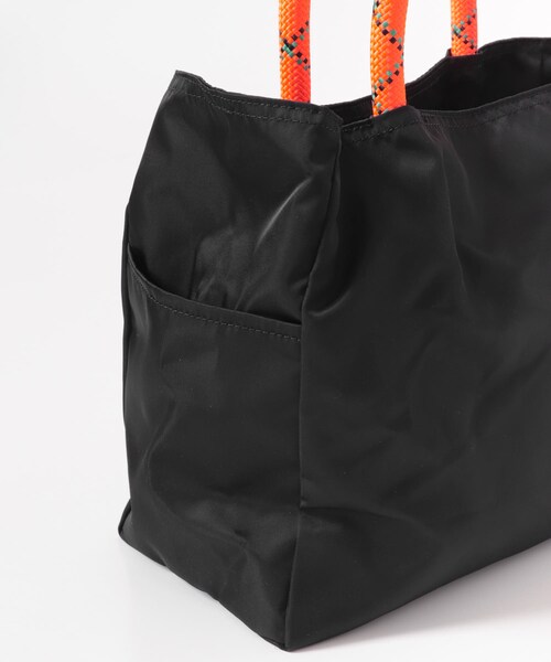 URBAN RESEARCH（アーバンリサーチ）の「『一部別注カラー』NOMADIS　SAC2 W/16（トートバッグ・レディース・別注BEIGE/BLACK・-）」の12枚目の写真