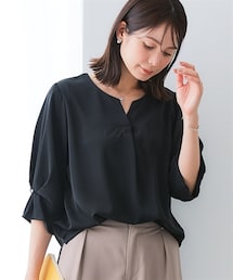nissen | 【胸元チラ見えしにくい】メタルボタン袖タックキーネックブラウス（しわになりにくい・接触冷感）<大きいサイズ有>(シャツ/ブラウス)