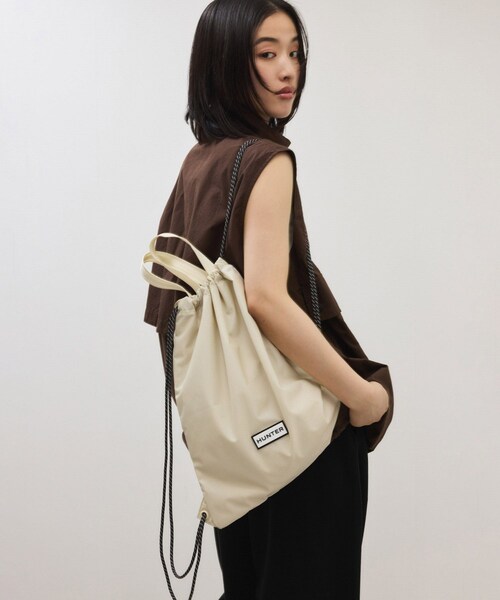 ADAM ET ROPE'（アダムエロペ）の「【WEB限定】・【HUNTER for ADAM ET ROPE'】 別注  TRAVEL DRAWSTRING BACKPACK TOTE（トートバッグ・レディース・キナリ・F）」の8枚目の写真