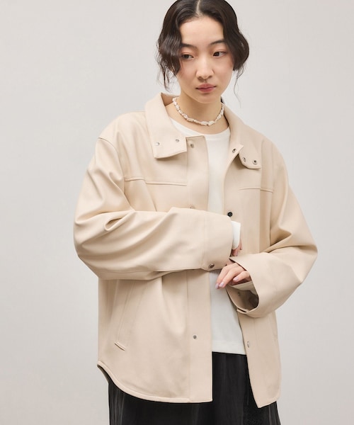ADAM ET ROPE'(アダムエロペ)の「シンセティックレザースタンドネックブルゾン(ブルゾン・レディース・ブラック/キナリ・F)」の1枚目の写真