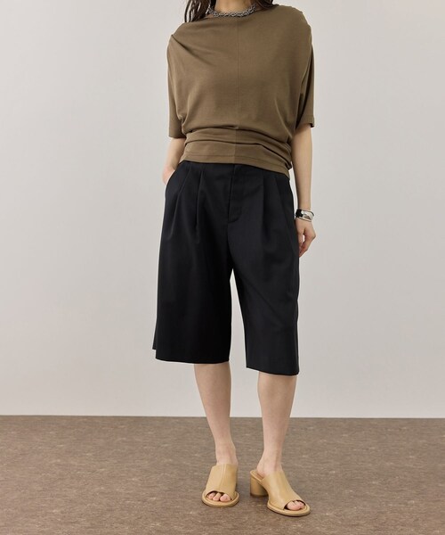 ADAM ET ROPE'（アダムエロペ）の「【サステナブル】アジャストハーフパンツ（その他パンツ・レディース・ブラック/ブラウン系・36/38）」の2枚目の写真