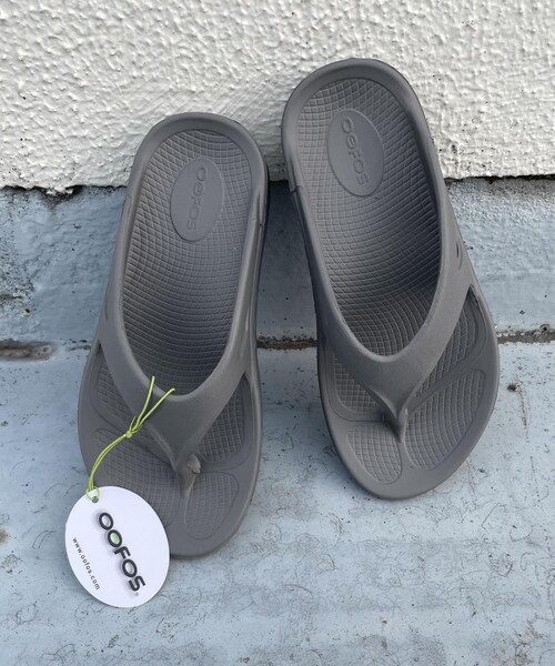 URBAN RESEARCH DOORS（アーバンリサーチドアーズ）の「OOFOS　OOriginal（サンダル・レディース・NeptuneBlu/Black/Nomad/Slate・6/7）」の2枚目の写真