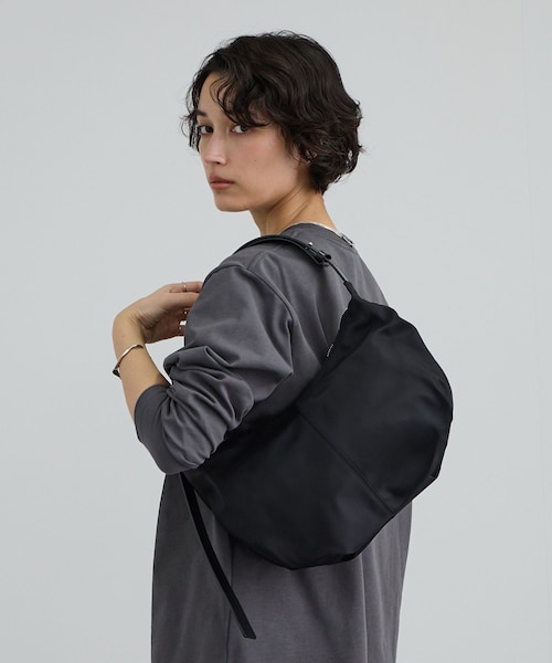 ADAM ET ROPE'（アダムエロペ）の「【NOTHING WRITTEN（ナッシングリトゥン）】HT NYLON SHOULDER BAG（ショルダーバッグ・レディース・ブラック/ホワイト系・F）」の13枚目の写真