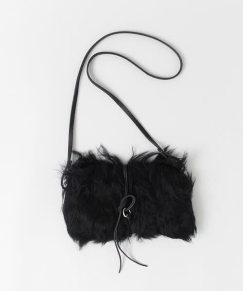 URBAN RESEARCH（アーバンリサーチ）の「MUUN　FURCLUTCHBAG（クラッチバッグ・レディース・BLACK/WHITE・-）」の4枚目の写真