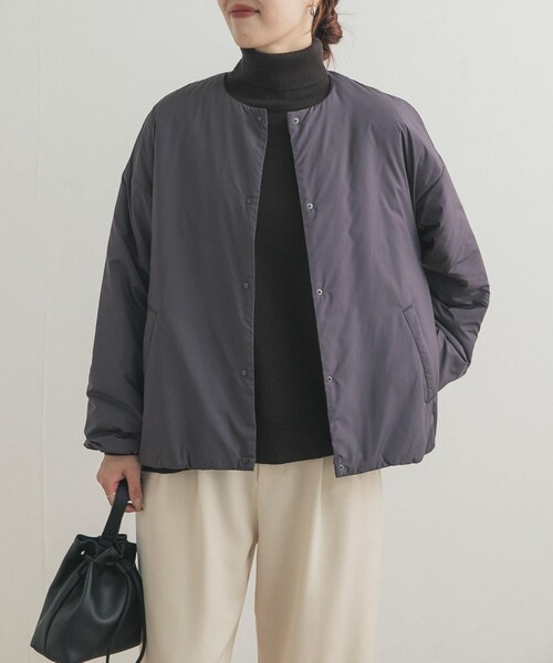 URBAN RESEARCH DOORS(アーバンリサーチドアーズ)の「『UR TECH』撥水ポケッタブル中綿ブルゾン(ブルゾン・レディース・GREIGE/CHARCOAL/BLACK・Free)」の2枚目の写真