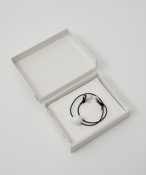 ADAM ET ROPE'（アダムエロペ）の「【J'aDoRe・店舗限定】【Sapir Bachar(サピアバシャール)】SHELL LEATHER CHOKER/レザーチョーカー コーラル（ネックレス・レディース・その他・F）」の9枚目の写真