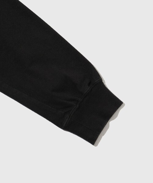 ADAM ET ROPE'(アダムエロペ)の「【NOMA RHYTHM TEXTILE/ノーマリズム テキスタイル】Hand Dye Polo Tee Shirt(ポロシャツ・メンズ・ブラック・2/3)」の6枚目の写真