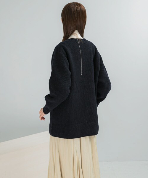 URBAN RESEARCH ROSSO（アーバンリサーチロッソ）の「アルパカ混カーブスリーブVネックプルオーバー（ニット/セーター・レディース・GRAY/PINK/NAVY・Free）」の21枚目の写真