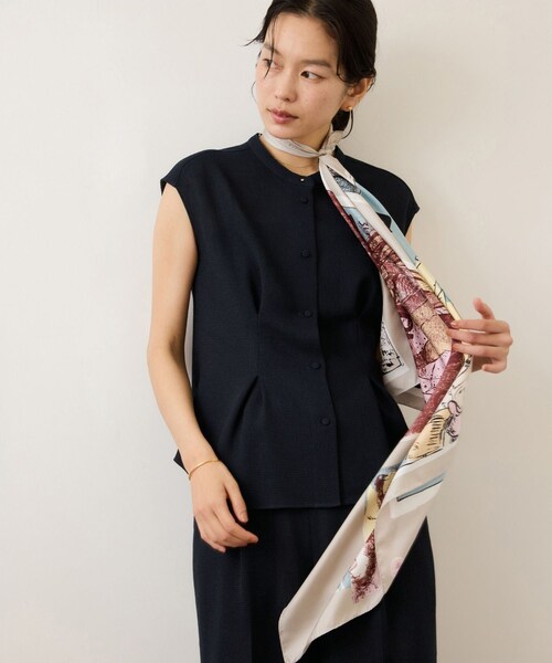 ROPE'(ロペ)の「カラミ織りタックナロースタンドブラウス/セットアップ対応・イージーケア(シャツ/ブラウス・レディース・ブラック系/ネイビー・36/38)」の10枚目の写真