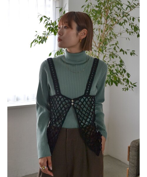 Ungrid（アングリッド）の「2wayかぎ針ニットキャミ（キャミソール・レディース・ブラック/シルバー・F）」の2枚目の写真