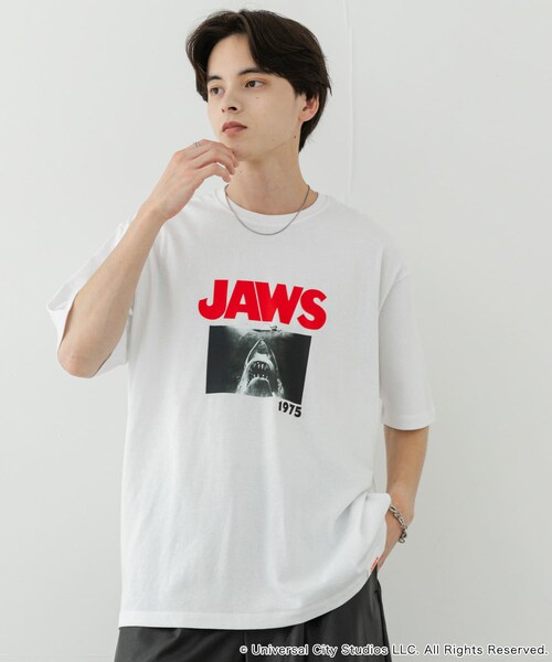 SENSE OF PLACE by URBAN RESEARCH（センスオブプレイスバイアーバンリサーチ）の「『別注』SENSE OF PLACE×JAWS　プリントT-SHIRTS/B（Tシャツ/カットソー・メンズ・WHITE/CHARCOAL/BLUE・M/L）」の5枚目の写真