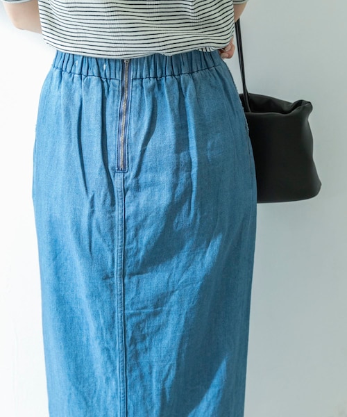 URBAN RESEARCH（アーバンリサーチ）の「bolsista　Denim Tuck Skirt（デニムスカート・レディース・BLUE・36/38）」の4枚目の写真