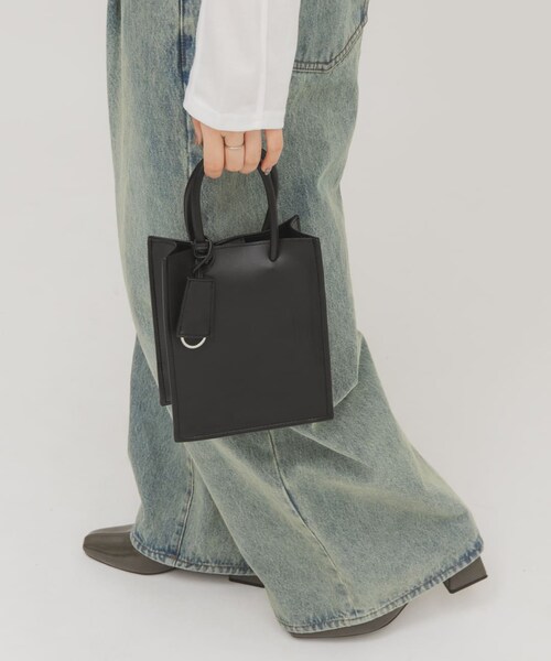 KBF（ケイビーエフ）の「チャーム付きスクエアミニBAG（ハンドバッグ・レディース・OFF/BLACK・One）」の20枚目の写真