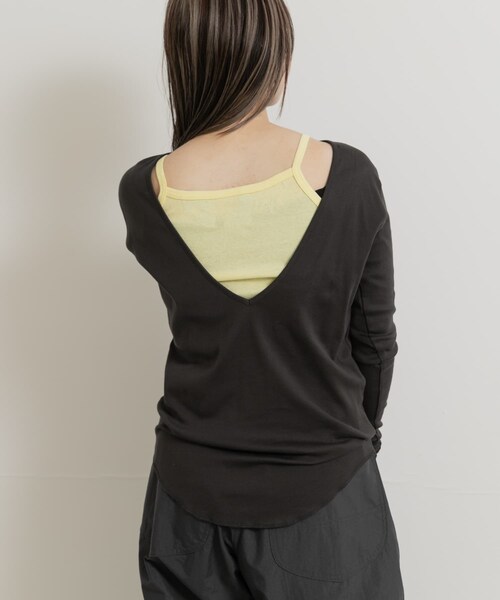 THE GOODLAND MARKET(ザグッドランドマーケット)の「&her Deep V LONG-SLEEVE Tops(Tシャツ/カットソー・レディース・BEIGE/CHARCOAL・FREE)」の6枚目の写真