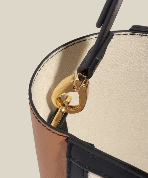 ROPE'（ロペ）の「【E'POR】I BAG Large【通勤】【A4対応】（トートバッグ・レディース・ブラック/ダークブラウン・F）」の9枚目の写真