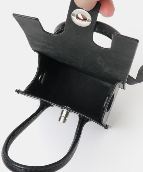 URBAN RESEARCH（アーバンリサーチ）の「Hender Scheme　essence hand bag tall（ショルダーバッグ・メンズ・BROWN/BLACK/GREEN・-）」の8枚目の写真