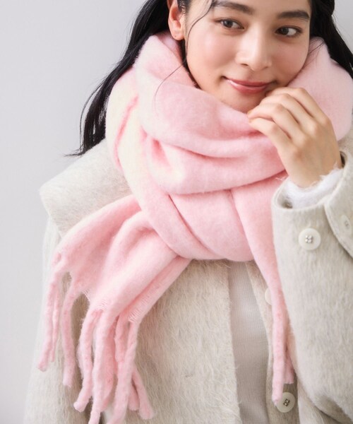 VIS（ビス）の「ふわふわフリンジマフラー/静電気防止（マフラー・レディース・ライトグレー/キナリ/ベージュ/ブルー/レッド/ピンク系・F）」の5枚目の写真