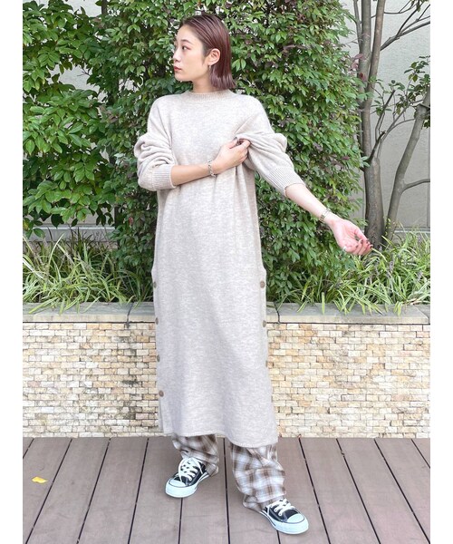 Ungrid（アングリッド）の「サイドボタンデザインニットワンピース（ワンピース・レディース・ベージュ/ミディアムグレー/ブラック/ブルー・F）」の9枚目の写真