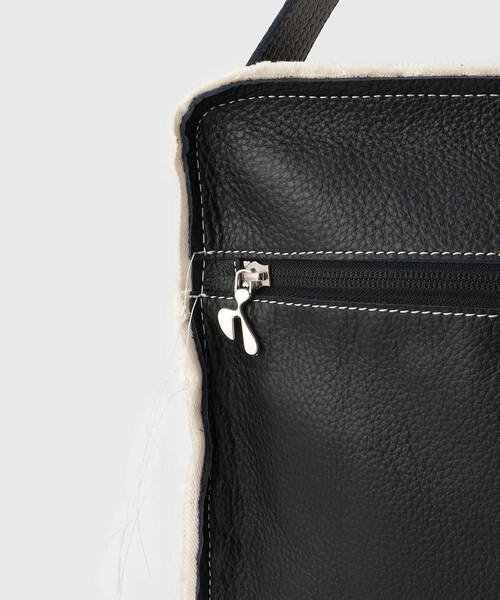 ADAM ET ROPE'（アダムエロペ）の「【HIDAKA/ヒダカ】BROKEN CLUB BAG（ショルダーバッグ・メンズ・ブラック・F）」の5枚目の写真
