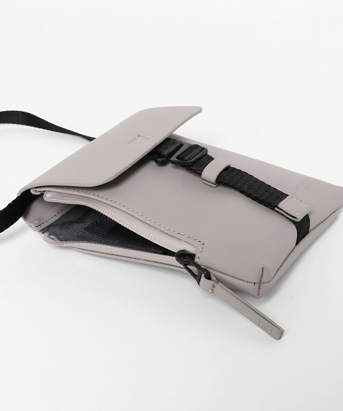 SENSE OF PLACE by URBAN RESEARCH（センスオブプレイスバイアーバンリサーチ）の「GASTON LUGA　SPLASH MINI CROSSBODY（ショルダーバッグ・メンズ・BLACK/TAUPE/Lemonade・One）」の16枚目の写真