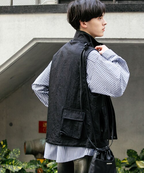 SENSE OF PLACE by URBAN RESEARCH(センスオブプレイスバイアーバンリサーチ)の「マルチポケットトラックベスト(テーラードジャケット・メンズ・BLACK/BLUE・M/L)」の6枚目の写真