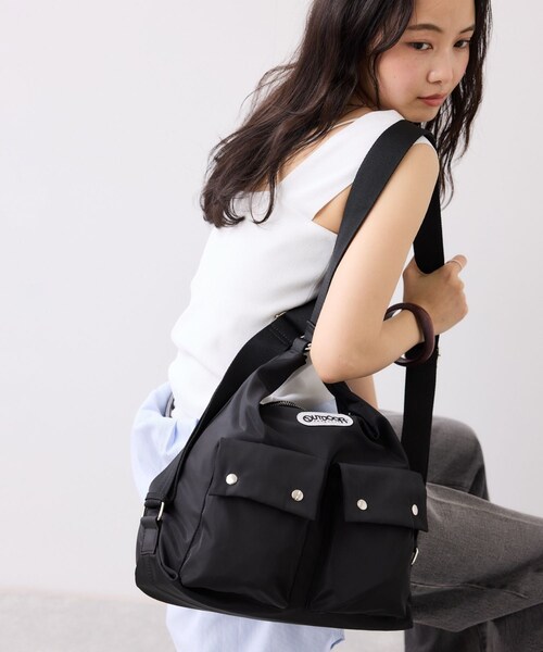 VIS(ビス)の「WEB限定追加【OUTDOOR PRODUCTS】VIS別注 ダブルポケット ショルダーバッグ / マルチWAY(ショルダーバッグ・レディース・ブラック/ベージュ・F)」の6枚目の写真