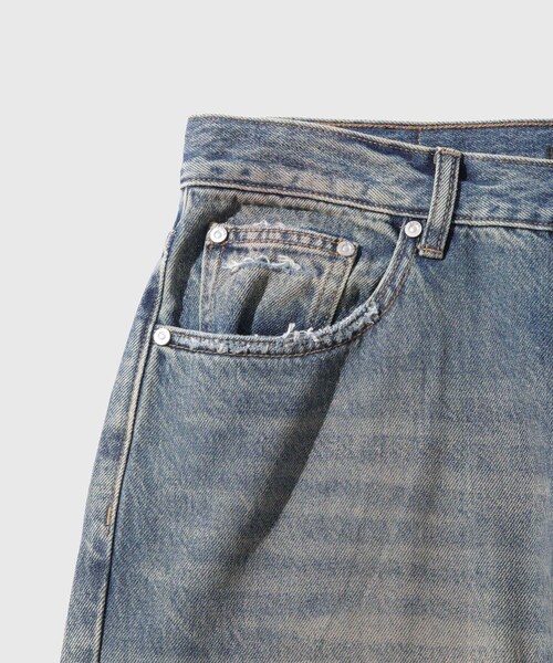 ADAM ET ROPE'(アダムエロペ)の「【CODA/コーダ】FADED DIRTY INDIGO WASHED BREAK CUT FLARED JEANS(デニムパンツ・メンズ・ブルー系・0/1/2)」の7枚目の写真