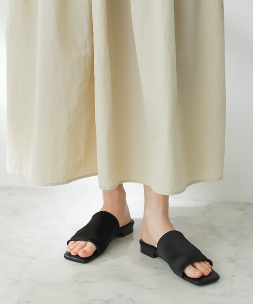 SENSE OF PLACE by URBAN RESEARCH(センスオブプレイスバイアーバンリサーチ)の「サテンストレッチミュール(サンダル・レディース・BEIGE/IVORY/BLACK/GREEN・S/M/L)」の2枚目の写真