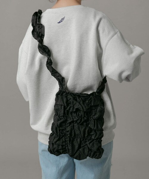 URBAN RESEARCH Sonny Label（アーバンリサーチサニーレーベル）の「Casselini　スクエアギャザーショルダーバッグ（ショルダーバッグ・レディース・ブラック/ホワイト/ベージュ・one）」の2枚目の写真