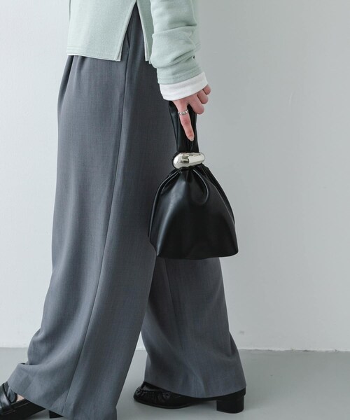 SENSE OF PLACE by URBAN RESEARCH（センスオブプレイスバイアーバンリサーチ）の「メタルツキキンチャクバッグ（ハンドバッグ・レディース・BLACK/BROWN/GREIGE・One）」の6枚目の写真