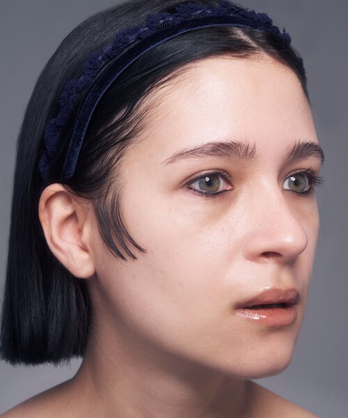 URBAN RESEARCH（アーバンリサーチ）の「IRIS47　Velvet headband（カチューシャ・レディース・black/brown/navy・-）」の9枚目の写真